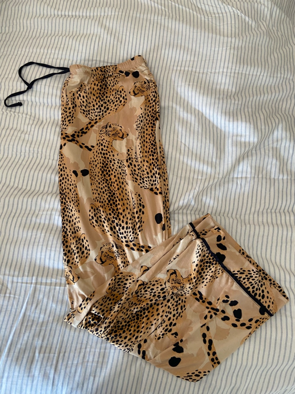 Silk-Feel Leopard Print Short Sleeve Pajama Set - Tan/Black